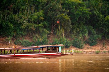 Alacakaranlık, Laos 'taki Mekong Nehri manzarası