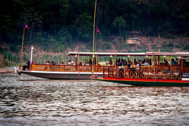 Laos 'taki Mekong nehrinin manzarası