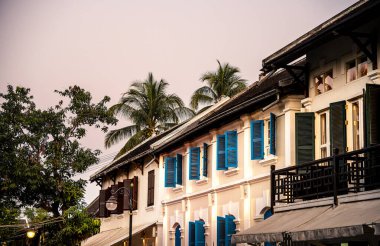 Luang Prabang, Laos - 26 Ocak 2025: Günbatımında tarihi şehir