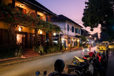 Luang Prabang, Laos - 26 Ocak 2025: Günbatımında tarihi şehir