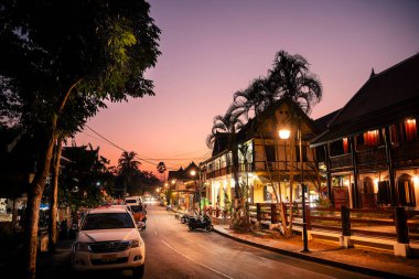 Luang Prabang, Laos - 26 Ocak 2025: Günbatımında tarihi şehir