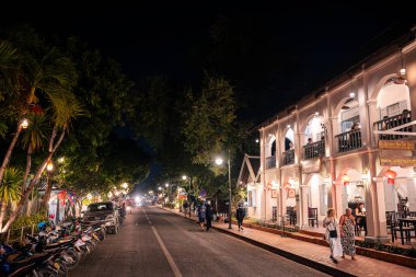 Luang Prabang, Laos - 26 Ocak 2025: Günbatımında tarihi şehir