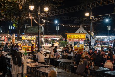 Luang Prabang, Laos - 1 Şubat 2025: Gece Pazarı