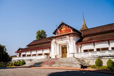 Luang Prabang, Laos - 25 Ocak 2025: Güneşli havada Kraliyet Sarayı, HDR Görüntü