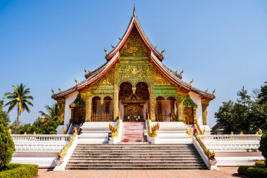 Luang Prabang, Laos - 25 Ocak 2025: Güneşli havada Kraliyet Sarayı, HDR Görüntü