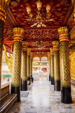 Luang Prabang, Laos - 25 Ocak 2025 Wat Mai Suwannaphumaham Tapınağı