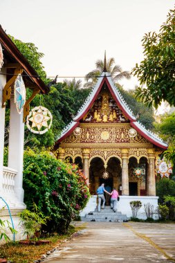 Luang Prabang, Laos - 26 Ocak 2025: Dusk 'taki Tarihi Tapınak