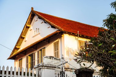 Luang Prabang, Laos - 26 Ocak 2025: Dusk 'taki Tarihi Tapınak