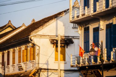 Luang Prabang, Laos - 26 Ocak 2025: Dusk 'taki Tarihi Tapınak