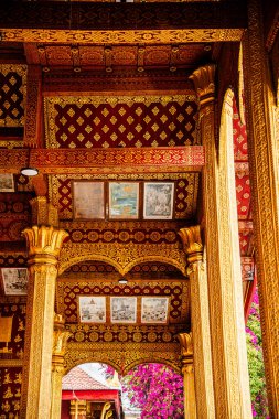 Luang Prabang, Laos - 26 Ocak 2025: Dusk 'taki Tarihi Tapınak