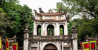 Hanoi, Vietnam - 15 Ocak 2025: Edebiyat Tapınağı (Konfüçyüs Tapınağı)