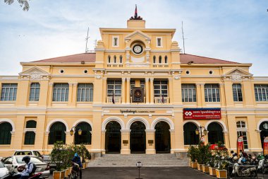 Phnom Penh, Kamboçya - 28 Ocak 2025: Günbatımında tarihi şehir merkezi manzarası
