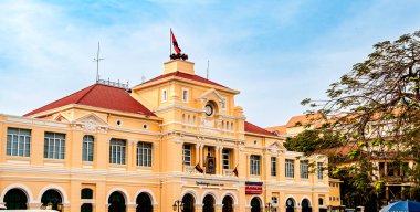 Phnom Penh, Kamboçya - 28 Ocak 2025: Günbatımında tarihi şehir merkezi manzarası