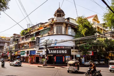 Phnom Penh, Kamboçya - 25 Ocak 2025: Güneşli havada tarihi şehir merkezi