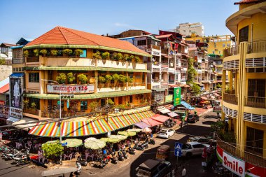 Phnom Penh, Kamboçya - 25 Ocak 2025: Güneşli havada tarihi şehir merkezi