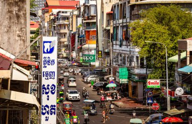 Phnom Penh, Kamboçya - 25 Ocak 2025: Güneşli havada tarihi şehir merkezi