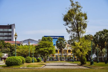 Phnom Penh, Kamboçya - 25 Ocak 2025: Güneşli havada tarihi şehir merkezi
