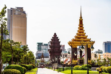 Phnom Penh, Kamboçya - 25 Ocak 2025: Güneşli havada tarihi şehir merkezi