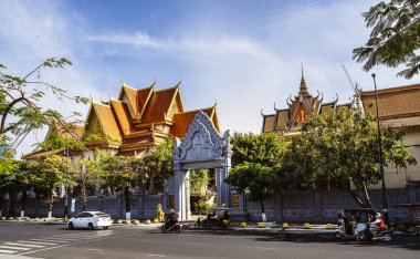 Phnom Penh, Kamboçya - 25 Ocak 2025: Güneşli havada tarihi şehir merkezi