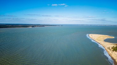 Pertuis de Maumusson, Fransa 'daki deniz ve kumsal manzarası 