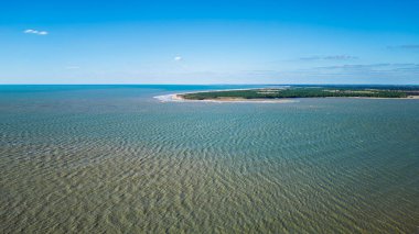 Pertuis de Maumusson, Fransa 'daki deniz ve kumsal manzarası 