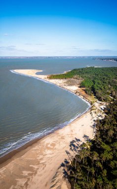 Pertuis de Maumusson, Fransa 'daki deniz ve kumsal manzarası 