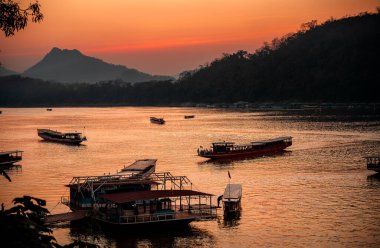 Luang Prabang, Laos - 25 Ocak 2025: Güneşli havalarda Tarih Merkezi, HDR Görüntü