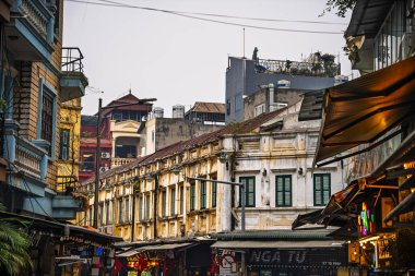 Hanoi, Vietnam - 23 Ocak 2025: Hanoi 'nin Eski Mahallesi Kış Zamanı