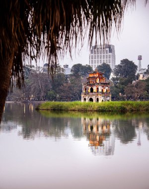 Hanoi, Vietnam - 18 Ocak 2025: Sword Lake at dusk, HDR Image