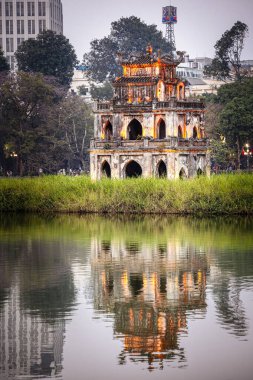Hanoi, Vietnam - 18 Ocak 2025: Sword Lake at dusk, HDR Image
