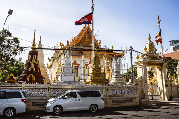 Phnom Penh, Kamboçya - 25 Ocak 2025: Güneşli havada tarihi şehir merkezi