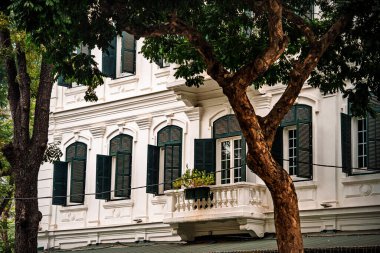 Hanoi, Vietnam - 23 Ocak 2025: Bulutlu havada Fransız Mahallesi, HDR Görüntü