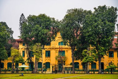 Hanoi, Vietnam - 25 Ocak 2025: Bulutlu havada Hanoi Fransız Mahallesi.