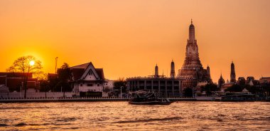 Bangkok, Tayland - 4 Şubat 2025: Dusk 'taki Şehir Manzarası