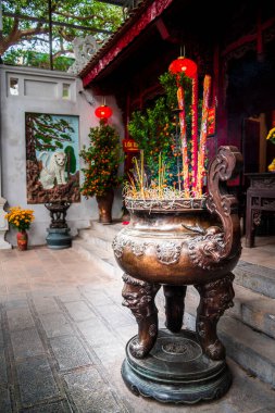 Hanoi, Vietnam - 20 Ocak 2025 Quan Thanh Tapınağı Bulutlu havada
