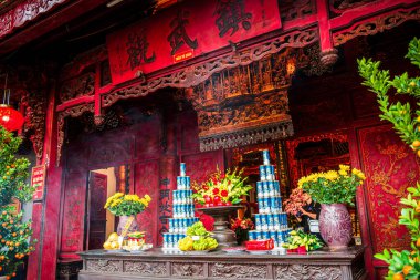 Hanoi, Vietnam - 20 Ocak 2025 Quan Thanh Tapınağı Bulutlu havada