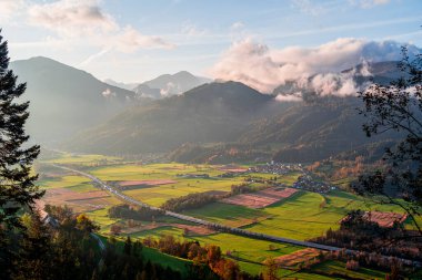 Avusturya 'nın Styria kentindeki Gesause Ulusal Parkı' nın güzel doğa manzarası