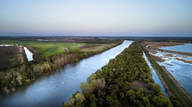 Romanya 'da Murighiol yakınlarındaki Tuna Delta Sahnesinin insansız hava aracı görüntüsü