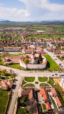 Romanya 'nın Transilvanya ilinin Brasov ilçesindeki Prejmer köyünün hava manzarası.