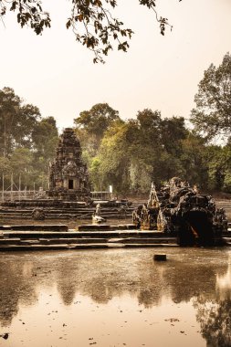 Kamboçya 'daki antik Neak Pean Tapınağı manzarası