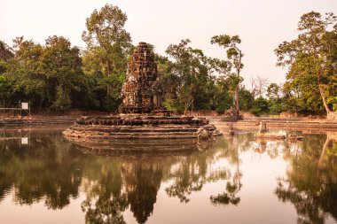Kamboçya 'daki antik Neak Pean Tapınağı manzarası