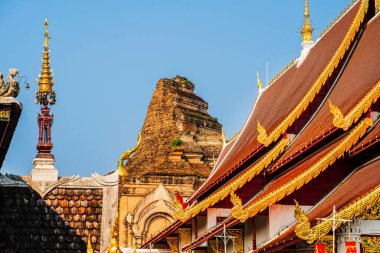 Chiang Mai, Tayland - 5 Şubat 2025: Güneşli havalarda tarihi merkez