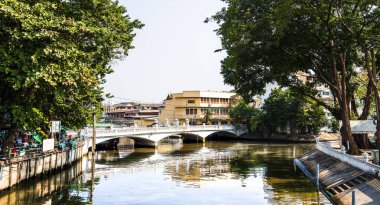 Bangkok, Tayland - 3 Şubat 2025: Güneşli havada şehir merkezi