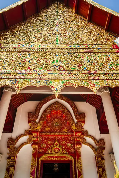 Chiang Mai, Tayland - 5 Şubat 2025: Güneşli havalarda tarihi merkez