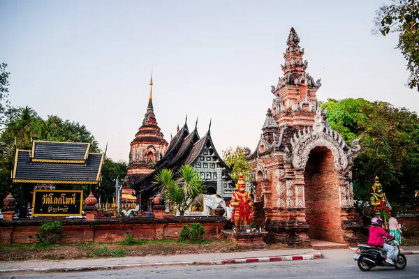 Chiang Mai, Tayland - 4 Şubat 2025 Wat Lok Moli, Dusk
