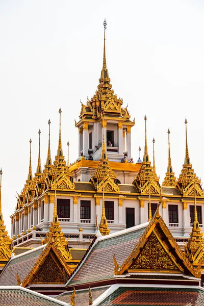 Bangkok, Tayland - 3 Şubat 2025: Güneşli havada şehir merkezi