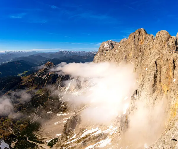 Avusturya 'nın Styria kentindeki Dachstein Buzul Manzarası