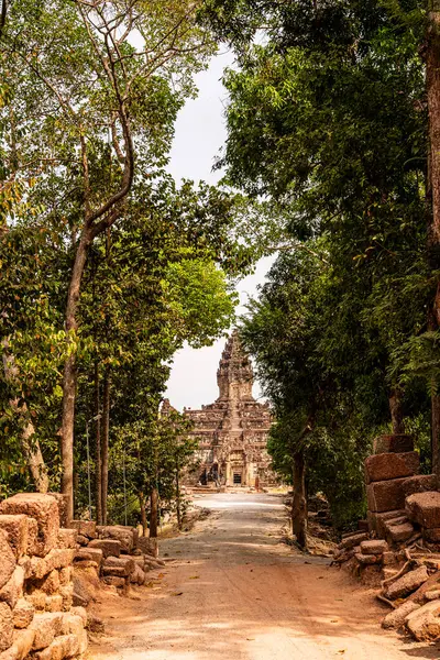 Angkor Kompleksi, Kamboçya 'daki Bakong Tapınağı' nın antik kalıntıları