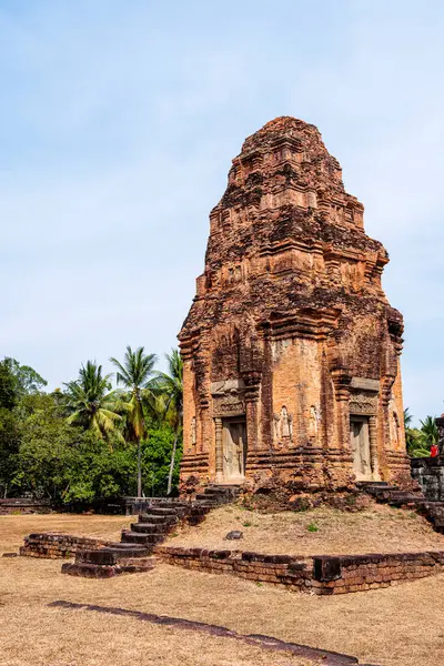 Angkor Kompleksi, Kamboçya 'daki Bakong Tapınağı' nın antik kalıntıları