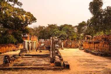 Angkor, Kamboçya 'daki Antik Doğu Mebon Tapınağı